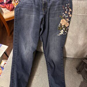Jennifer Lopez size 12 Women's Jeans with Embroidered Flowers